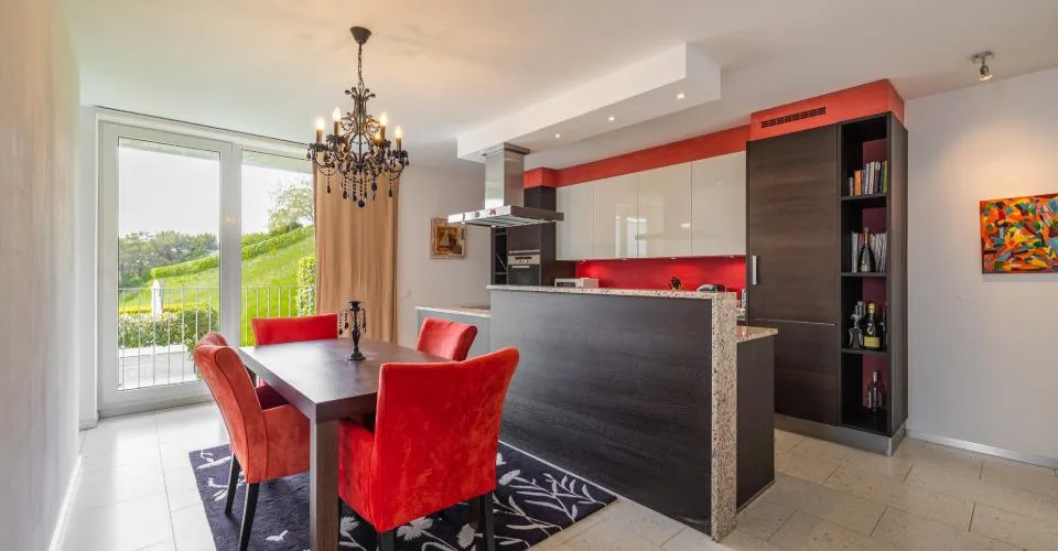 4.5 pièces avec vue lac panoramique, balcon 25 m² & 2 places couvertes