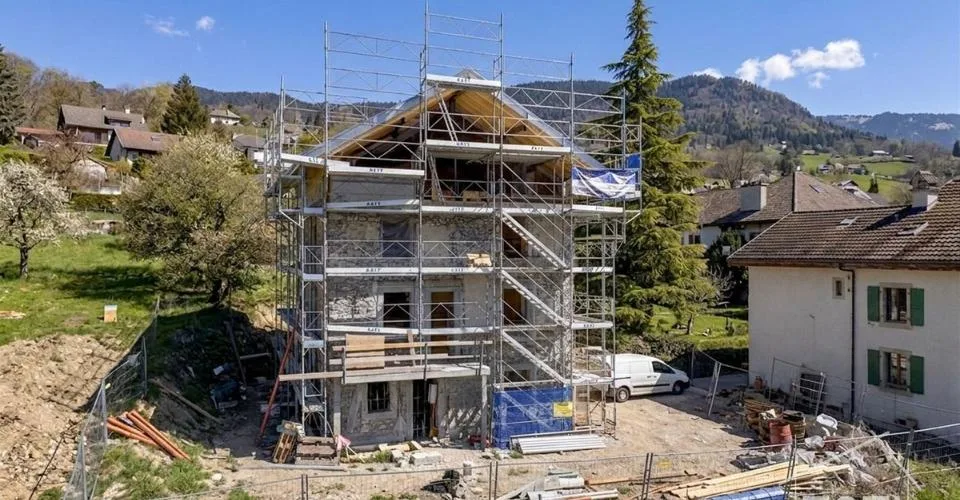 Superbe rez-de-jardin rénové - Alliez confort moderne et écologie