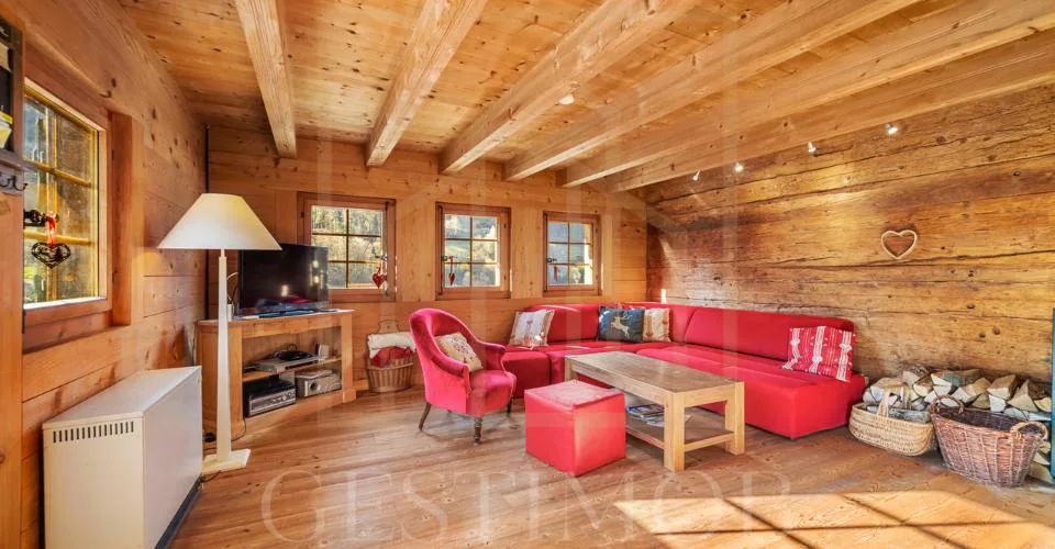 Exclusivité : Magnifique chalet authentique avec potentiel
