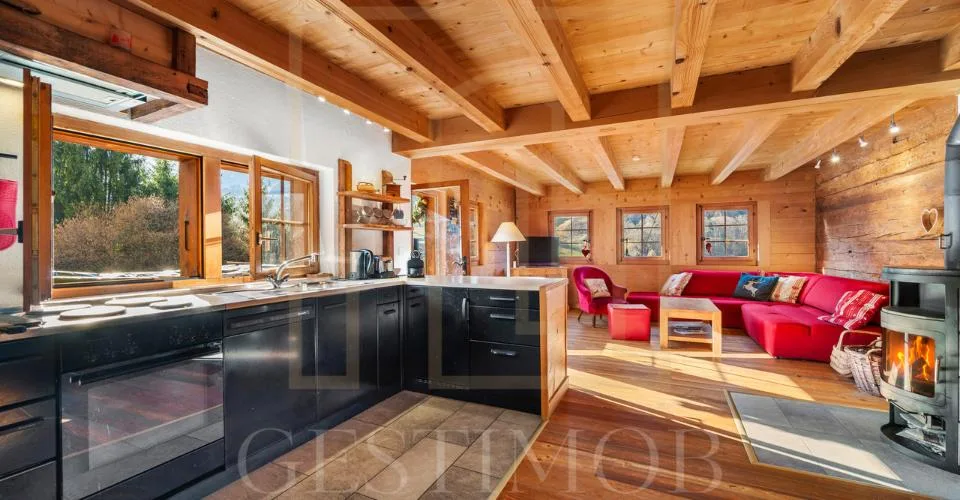 Exclusivité : Magnifique chalet authentique avec potentiel