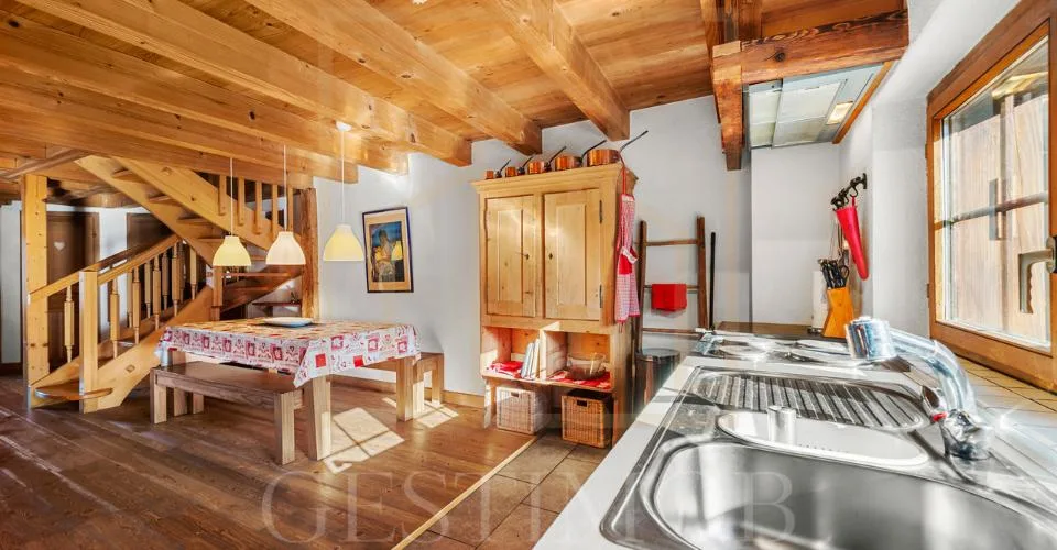 Exclusivité : Magnifique chalet authentique avec potentiel