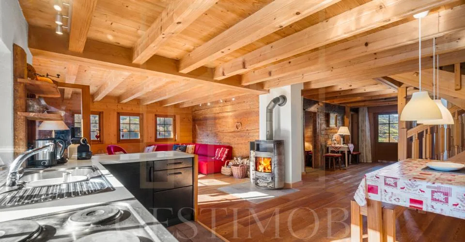 Exclusivité : Magnifique chalet authentique avec potentiel