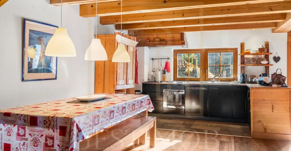 Exclusivité : Magnifique chalet authentique avec potentiel