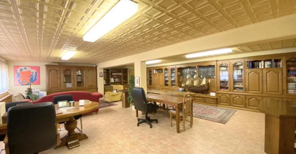Rare à Crans-Montana : complexe de deux chalets réunis par un immense espace de 380 m2 à vendre sur 4 parcelles constructibles !