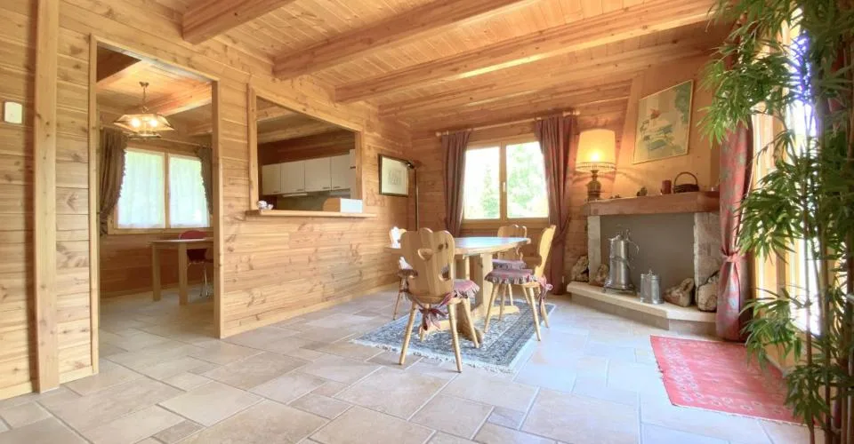 Rare à Crans-Montana : complexe de deux chalets réunis par un immense espace de 380 m2 à vendre sur 4 parcelles constructibles !