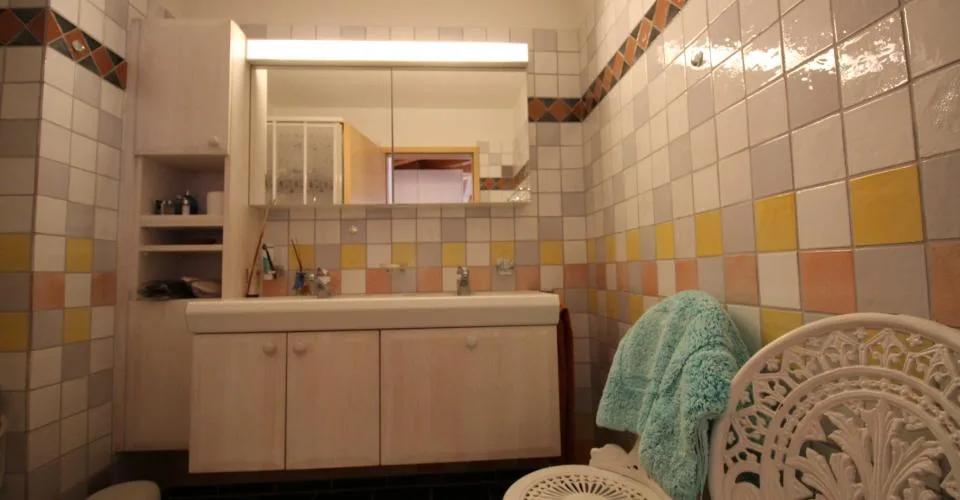 3.5-11, Appartement mansardé de 3.5 pièces de style campagnard avec galerie et belle vue
