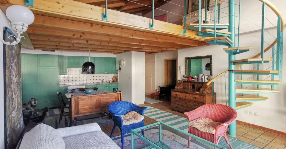 3.5-11, Appartement mansardé de 3.5 pièces de style campagnard avec galerie et belle vue
