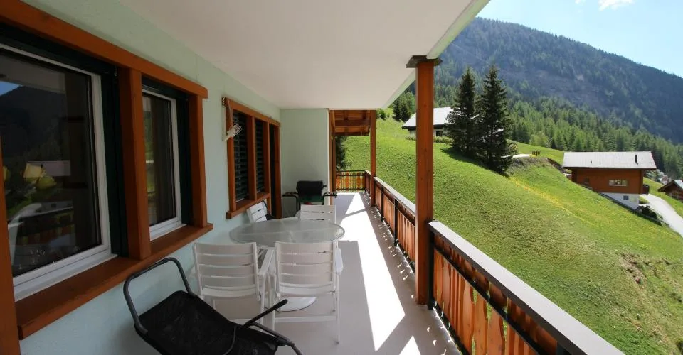 3.5-11, Appartement mansardé de 3.5 pièces de style campagnard avec galerie et belle vue