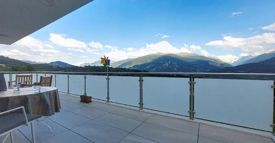 Savièse, attique contemporain de 3.5 pièces de 81 m2 avec terrasse panoramique de 36 m2