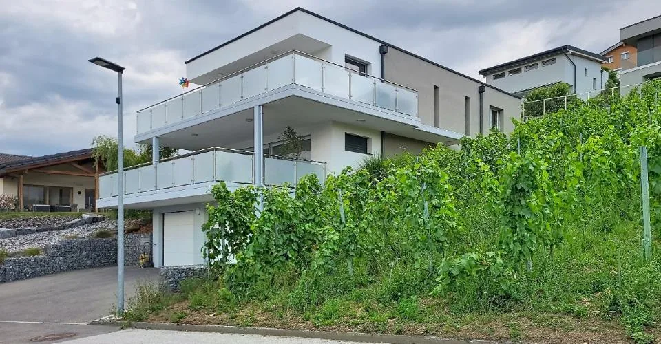 Savièse, attique contemporain de 3.5 pièces de 81 m2 avec terrasse panoramique de 36 m2