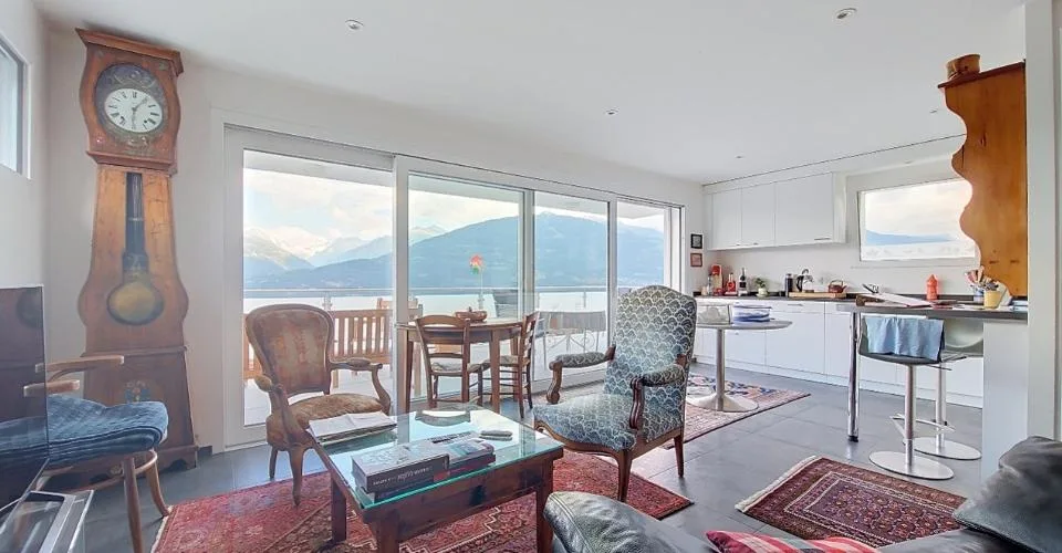 Savièse, attique contemporain de 3.5 pièces de 81 m2 avec terrasse panoramique de 36 m2