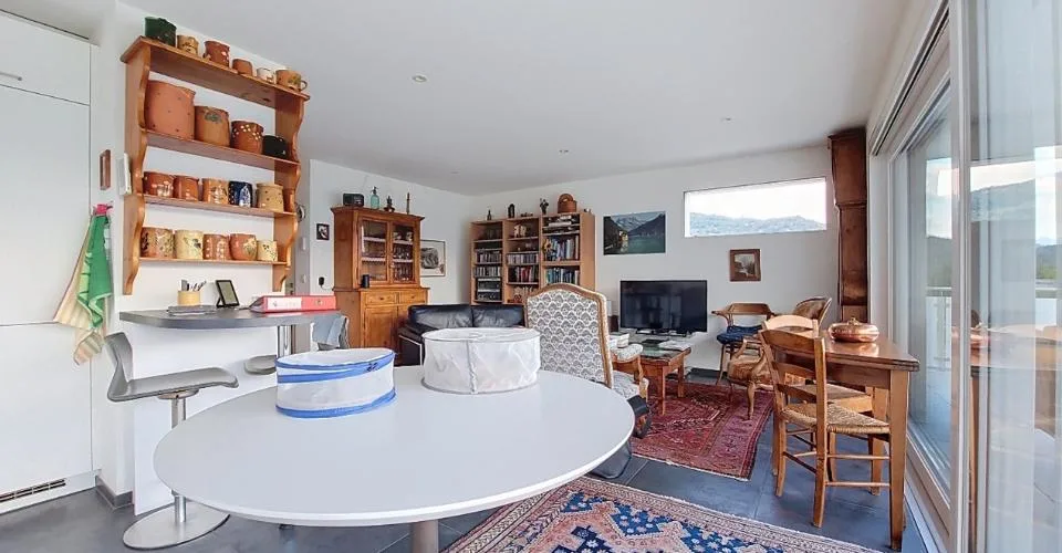 Savièse, attique contemporain de 3.5 pièces de 81 m2 avec terrasse panoramique de 36 m2