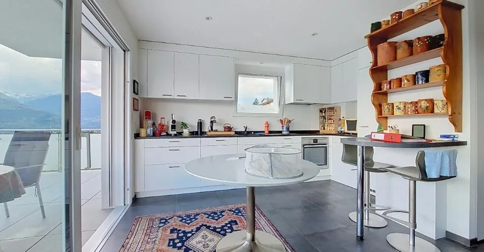 Savièse, attique contemporain de 3.5 pièces de 81 m2 avec terrasse panoramique de 36 m2