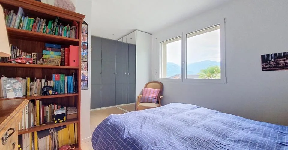 Savièse, attique contemporain de 3.5 pièces de 81 m2 avec terrasse panoramique de 36 m2