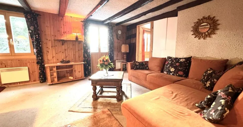 Charmant chalet indépendant à l'entrée de Crans à fort potentiel de rénovation