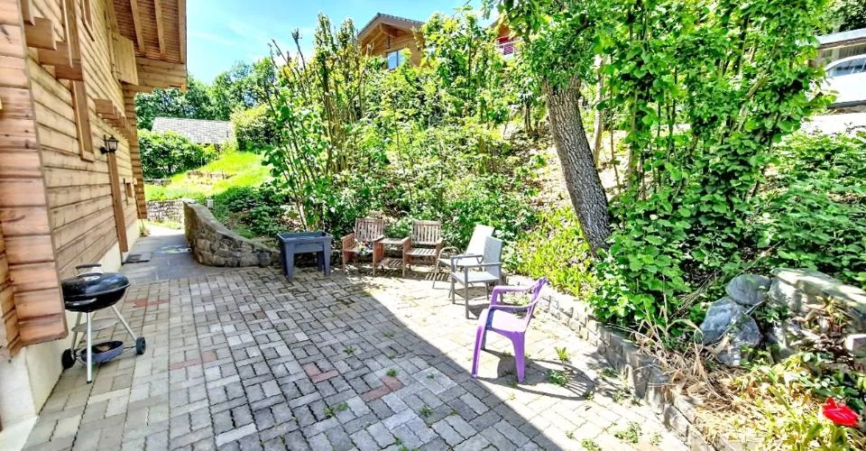 Arbaz, chalet de 5.5 pièces de 175 m2 avec garage et places de parc
