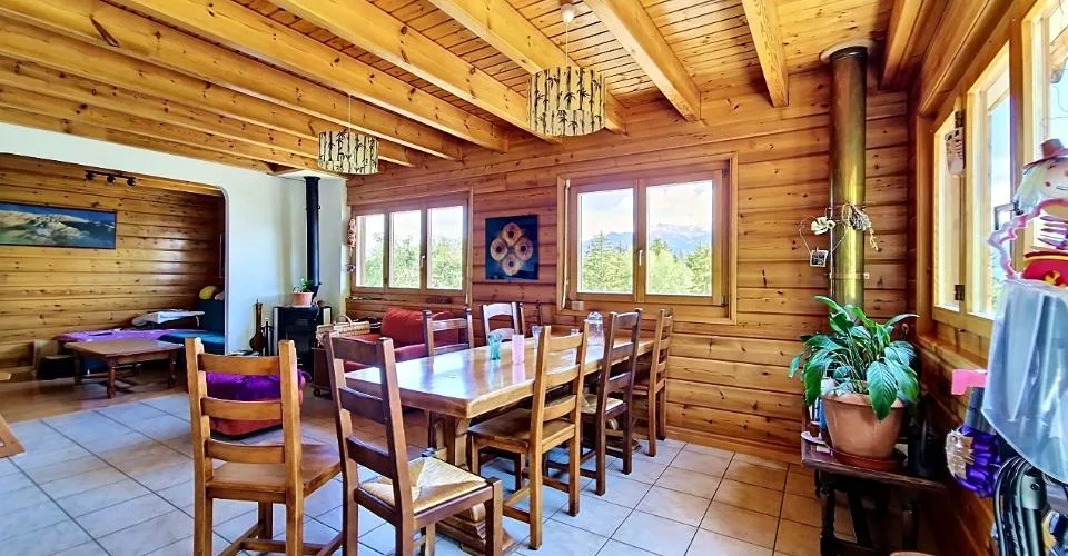 Arbaz, chalet de 5.5 pièces de 175 m2 avec garage et places de parc