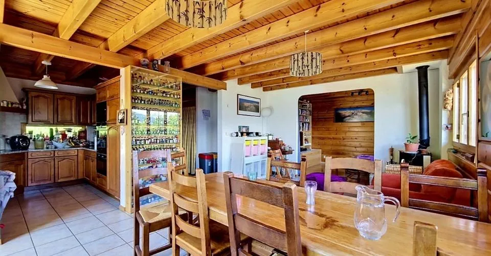 Arbaz, chalet de 5.5 pièces de 175 m2 avec garage et places de parc