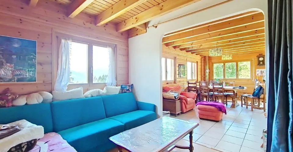 Arbaz, chalet de 5.5 pièces de 175 m2 avec garage et places de parc