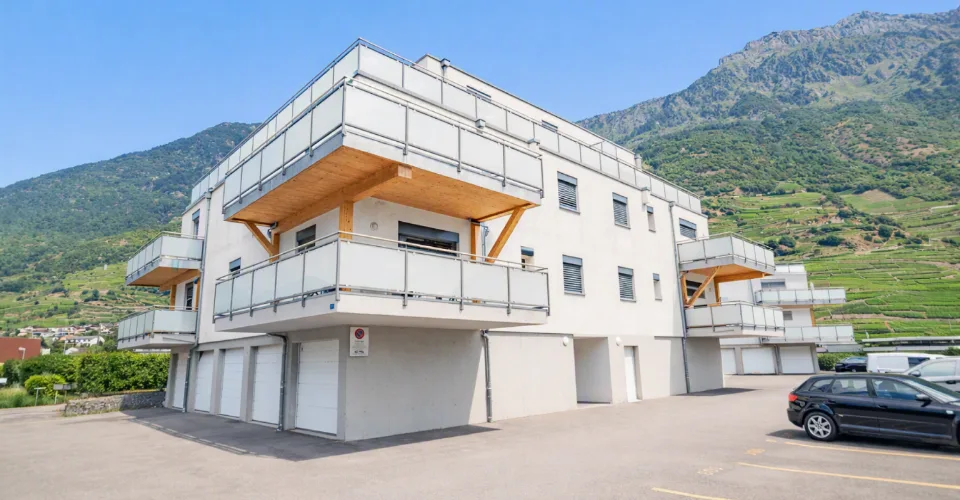 Appartements de 2,5 pièces en vente à Fully, emplacement recherché avec garage et place privée