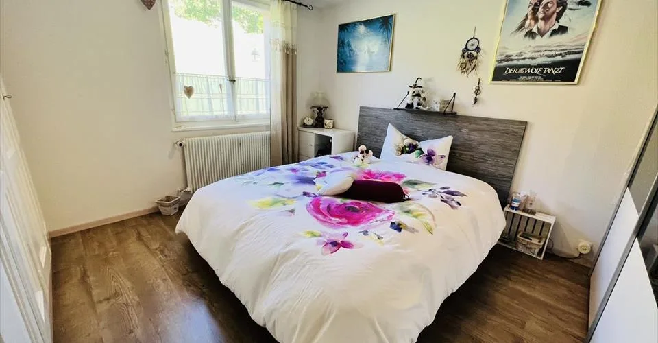 Offre unique! Spacieuse maison à rénover - 2 Appartements triplex de 6.5 pièces - Vue extraordinaire - Lieu calme