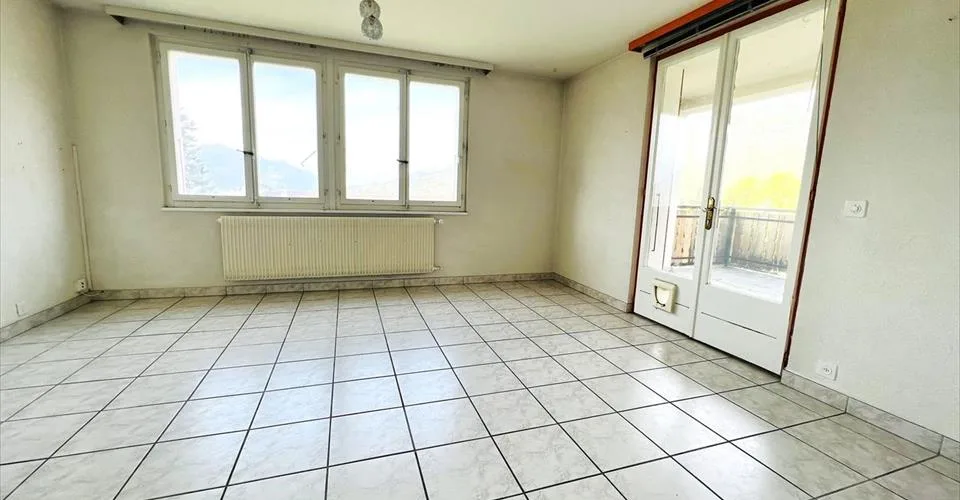 Offre unique! Spacieuse maison à rénover - 2 Appartements triplex de 6.5 pièces - Vue extraordinaire - Lieu calme