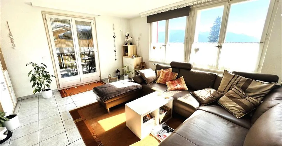 Offre unique! Spacieuse maison à rénover - 2 Appartements triplex de 6.5 pièces - Vue extraordinaire - Lieu calme