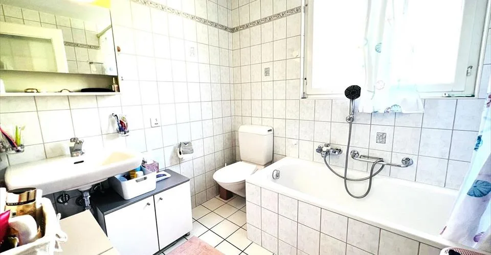 Offre unique! Spacieuse maison à rénover - 2 Appartements triplex de 6.5 pièces - Vue extraordinaire - Lieu calme