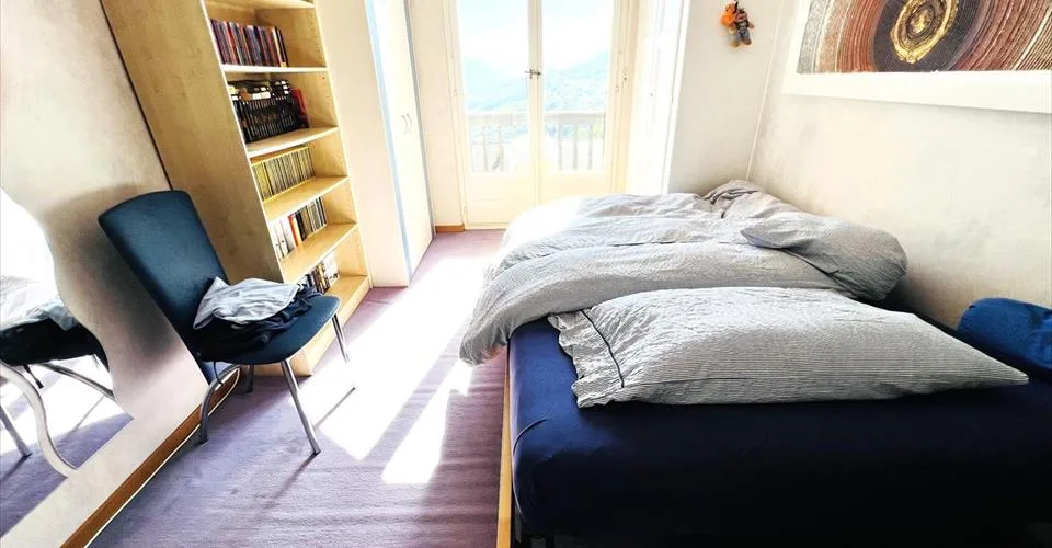 Offre unique! Spacieuse maison à rénover - 2 Appartements triplex de 6.5 pièces - Vue extraordinaire - Lieu calme