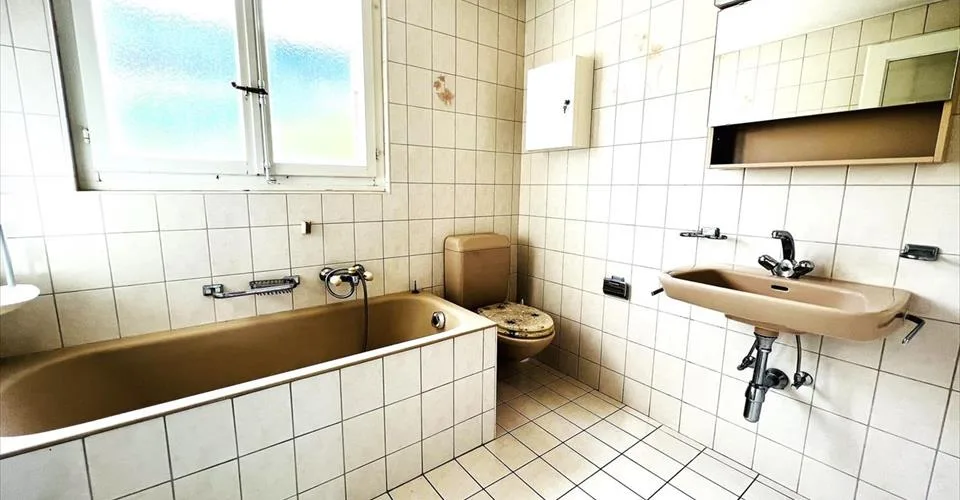 Offre unique! Spacieuse maison à rénover - 2 Appartements triplex de 6.5 pièces - Vue extraordinaire - Lieu calme