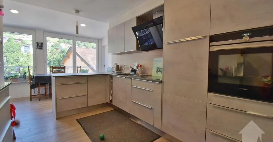 Immeuble de 3 ou 4 appartements avec une grange et un garage inclus !