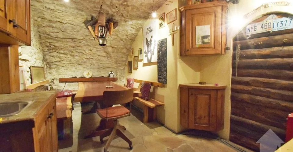 Immeuble de 3 ou 4 appartements avec une grange et un garage inclus !