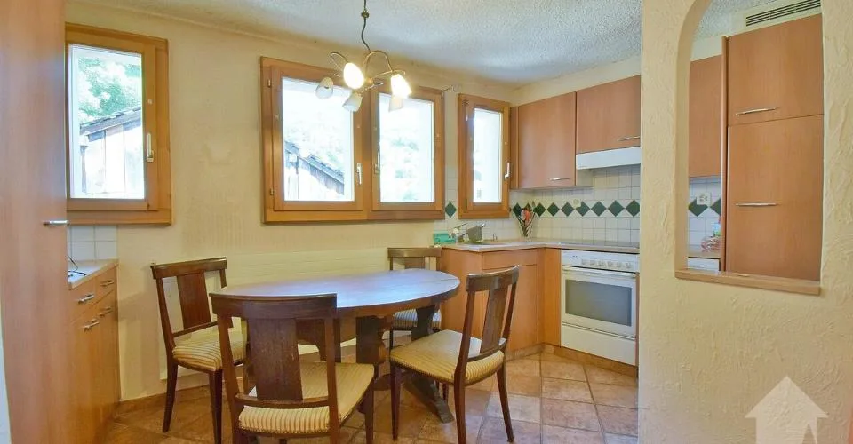 Immeuble de 3 ou 4 appartements avec une grange et un garage inclus !