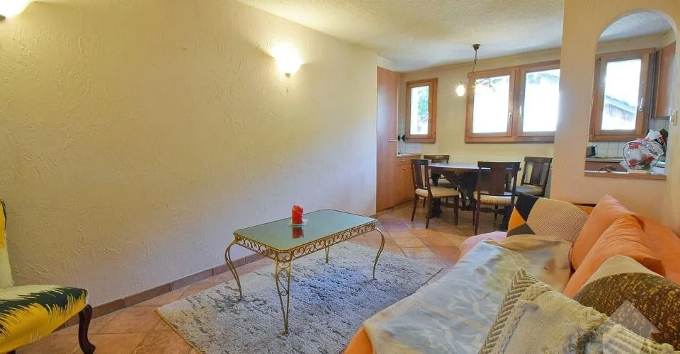 Immeuble de 3 ou 4 appartements avec une grange et un garage inclus !