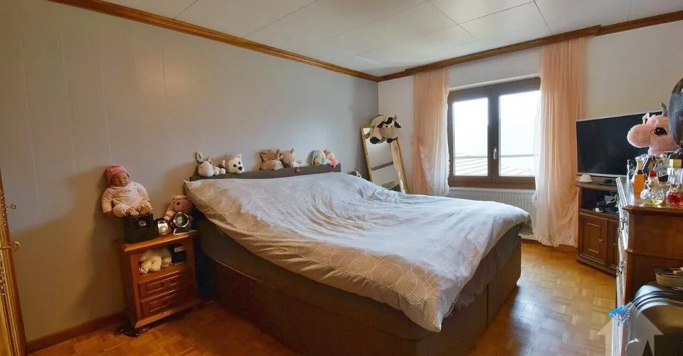Immeuble de 3 ou 4 appartements avec une grange et un garage inclus !