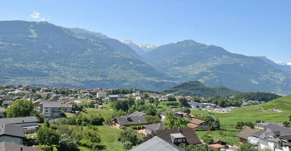 Immeuble de 3 ou 4 appartements avec une grange et un garage inclus !