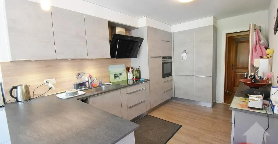 Immeuble de 3 ou 4 appartements avec une grange et un garage inclus !