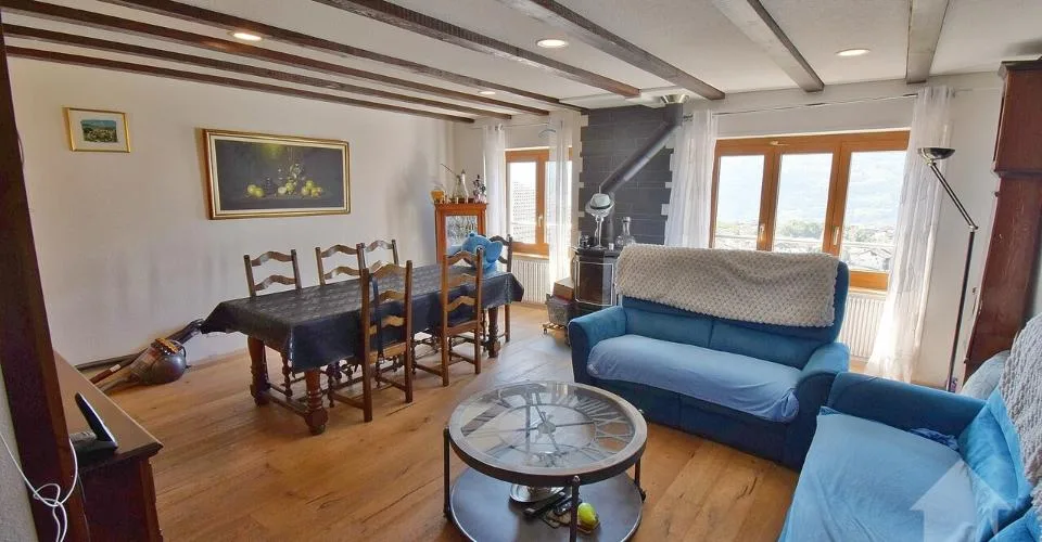 Immeuble de 3 ou 4 appartements avec une grange et un garage inclus !
