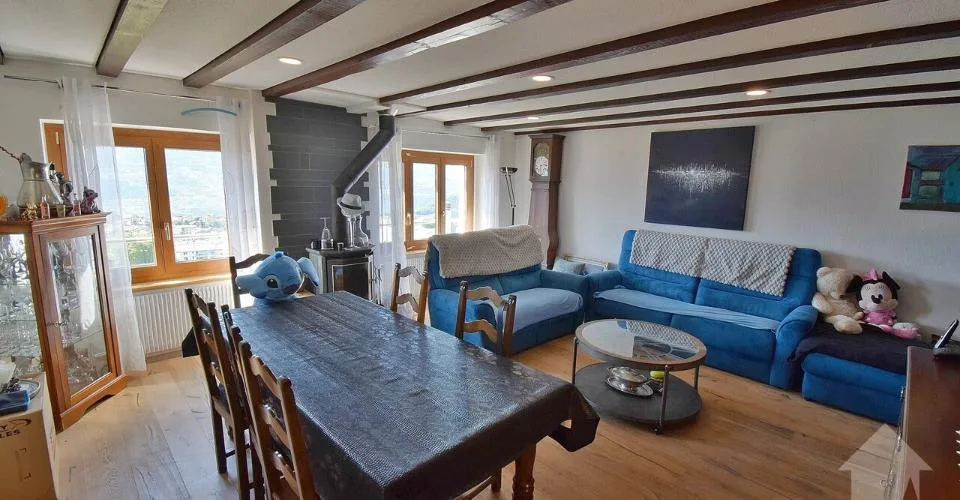Immeuble de 3 ou 4 appartements avec une grange et un garage inclus !