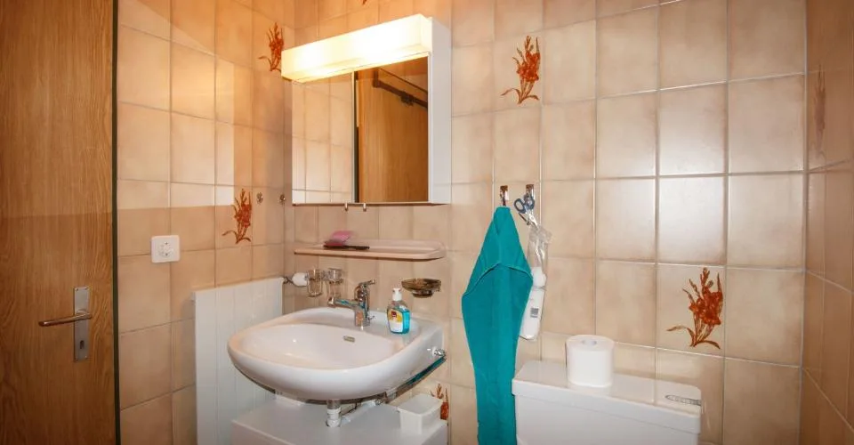 Appartementhaus 2.5-10 très bel appartement de 2.5 pièces avec balcon sud et ouest