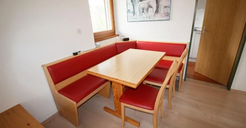 Appartementhaus 2.5-10 très bel appartement de 2.5 pièces avec balcon sud et ouest