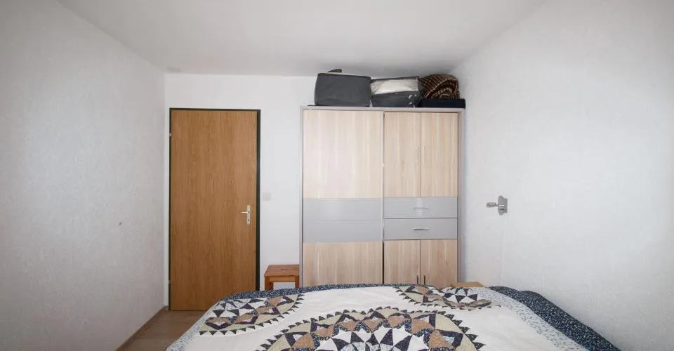 Appartementhaus 2.5-10 très bel appartement de 2.5 pièces avec balcon sud et ouest