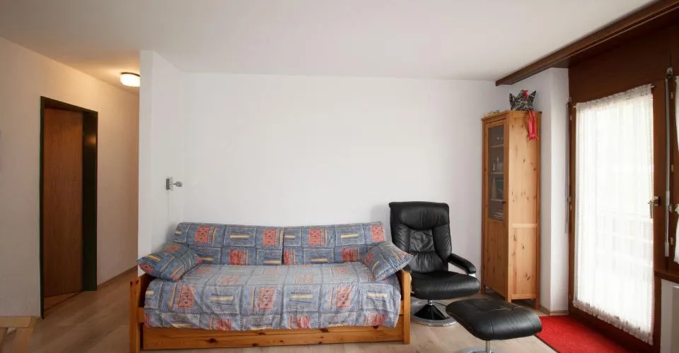 Appartementhaus 2.5-10 très bel appartement de 2.5 pièces avec balcon sud et ouest