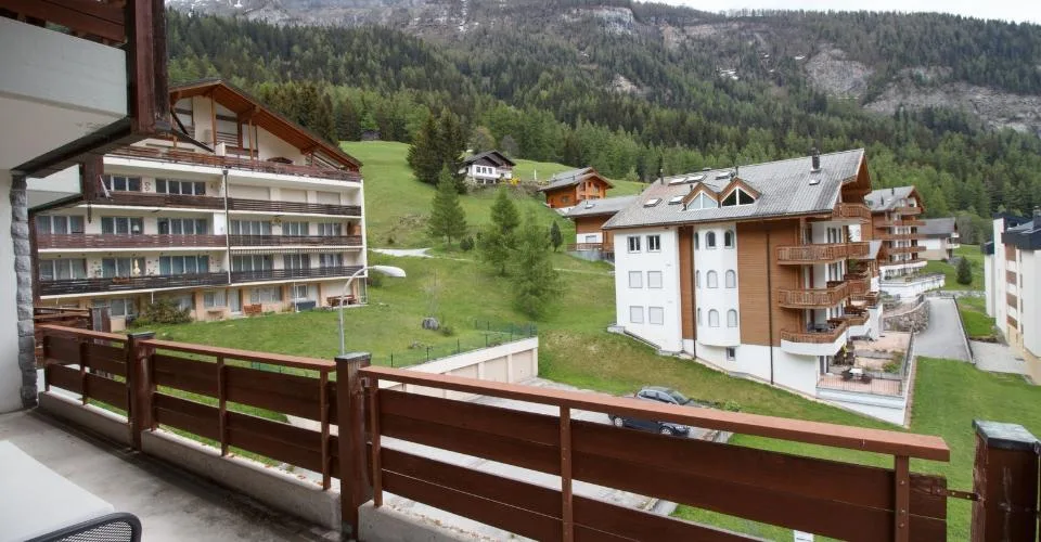 Appartementhaus 2.5-10 très bel appartement de 2.5 pièces avec balcon sud et ouest