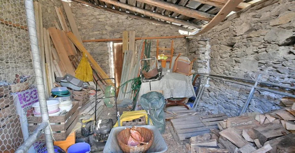 A saisir à Chamoson/VS, propriété composée de 3.5 parcelles, 1 maison et 1 grange