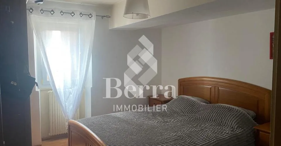 Immeuble mixte avec café-bar et appartements - au coeur du vieux village de Saxon