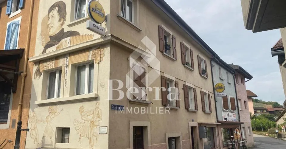 Immeuble mixte avec café-bar et appartements - au coeur du vieux village de Saxon