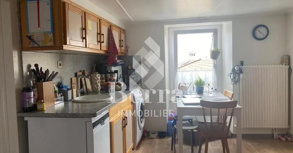 Immeuble mixte avec café-bar et appartements - au coeur du vieux village de Saxon