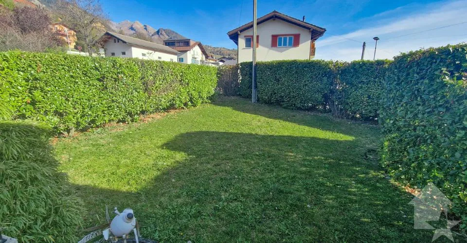 Spacieuse villa mitoyenne, belle vue, ensoleillée et calme