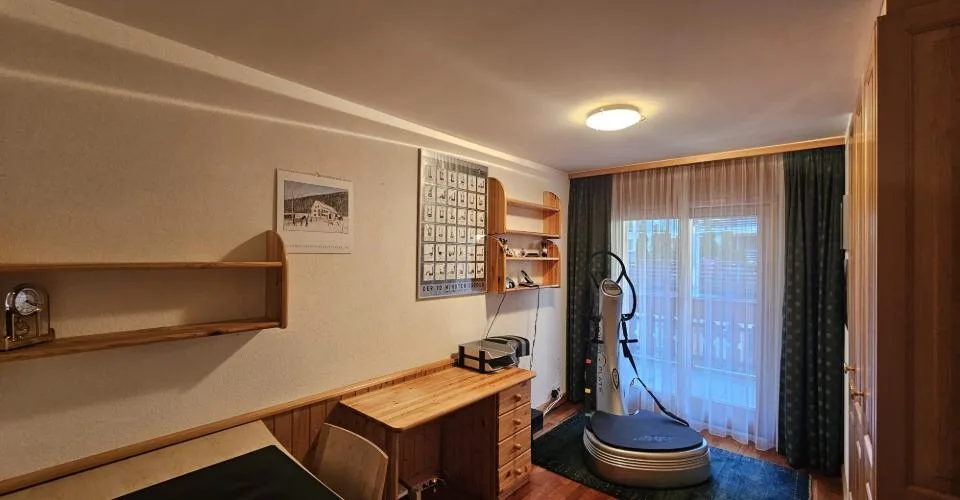 2 appartements adjacents et meublés, occupant tout un 1er étage avec terrasse au centre de Montana